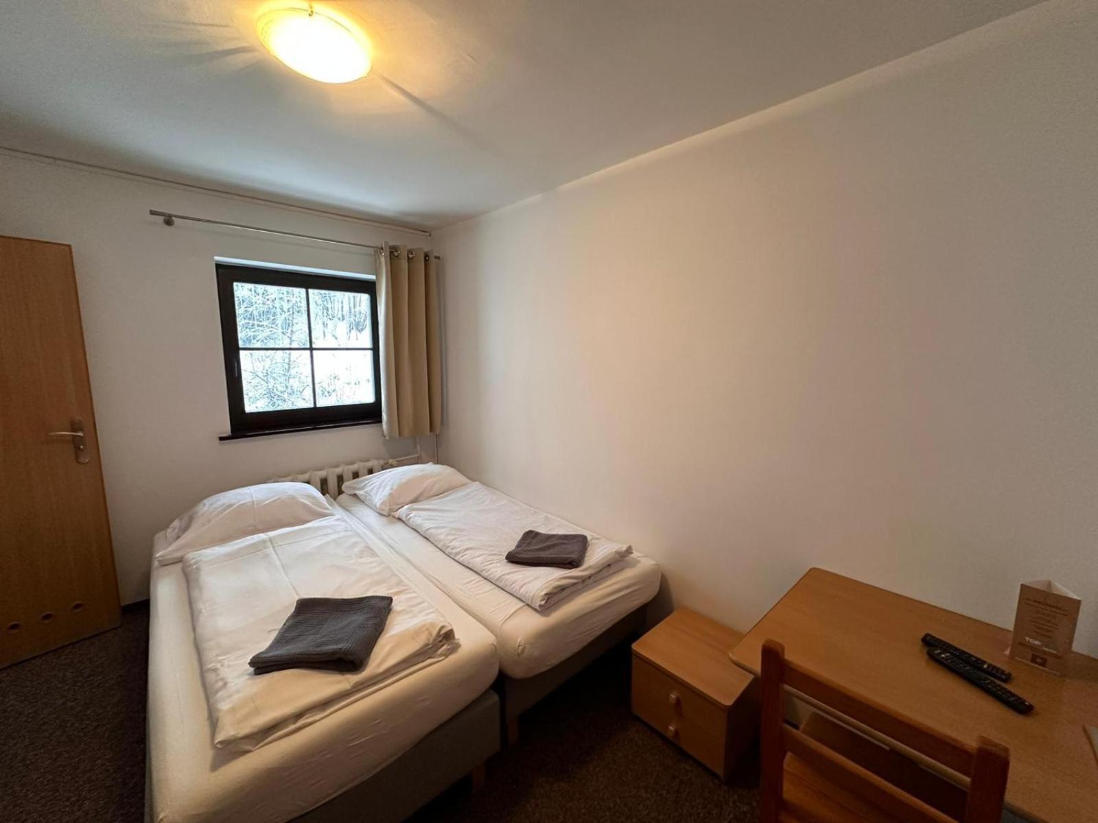 Hotel Straszny Dwor Duszniki Zdrój Zimmer foto