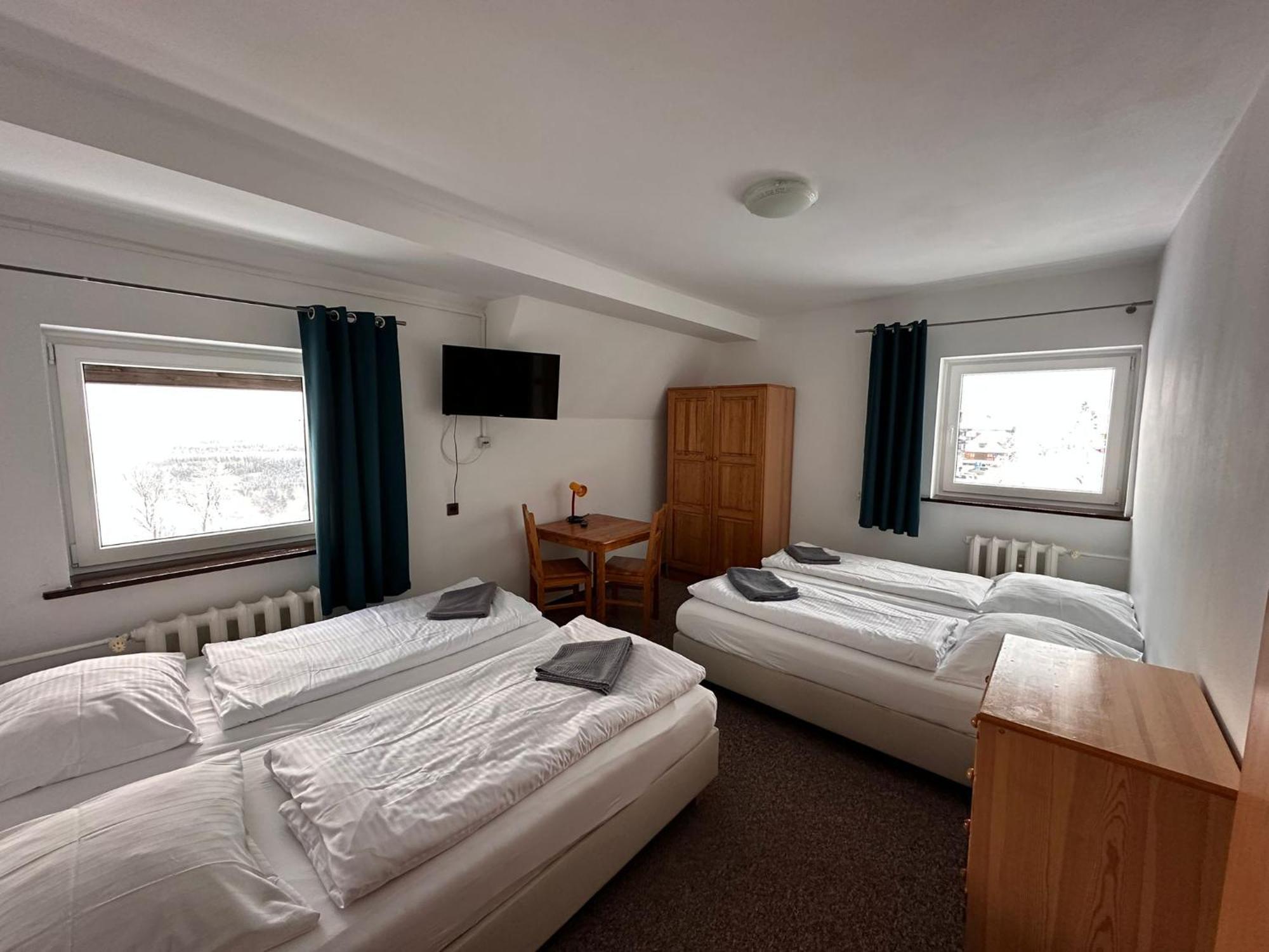 Hotel Straszny Dwor Duszniki Zdrój Zimmer foto