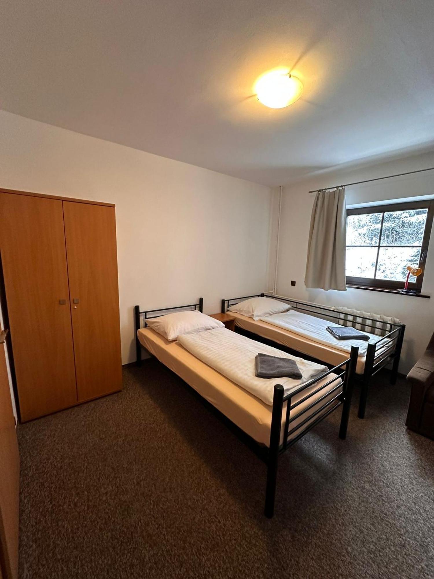 Hotel Straszny Dwor Duszniki Zdrój Zimmer foto