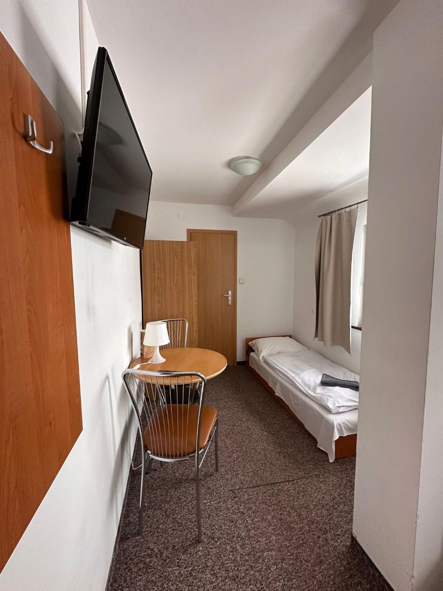 Hotel Straszny Dwor Duszniki Zdrój Zimmer foto